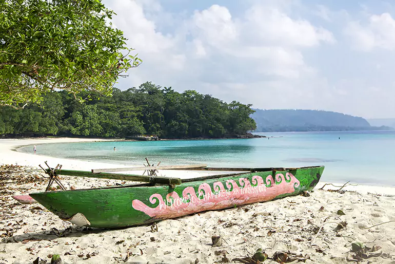 Champagne Beach boat